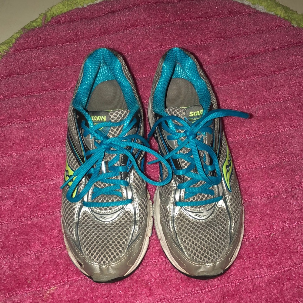 Saucony tennis shoes